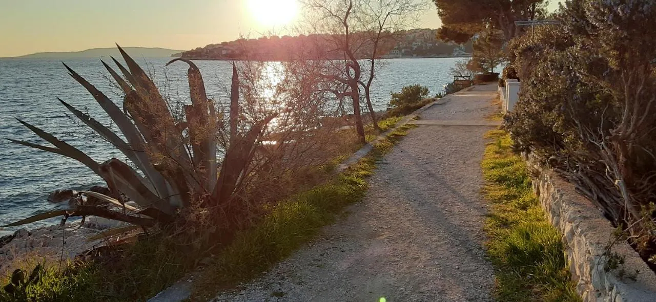 Villa Grande Vista - Spacious 3 Bedroom Apartment With Large Terrace And Fantastic Sea View Trogir 0*,