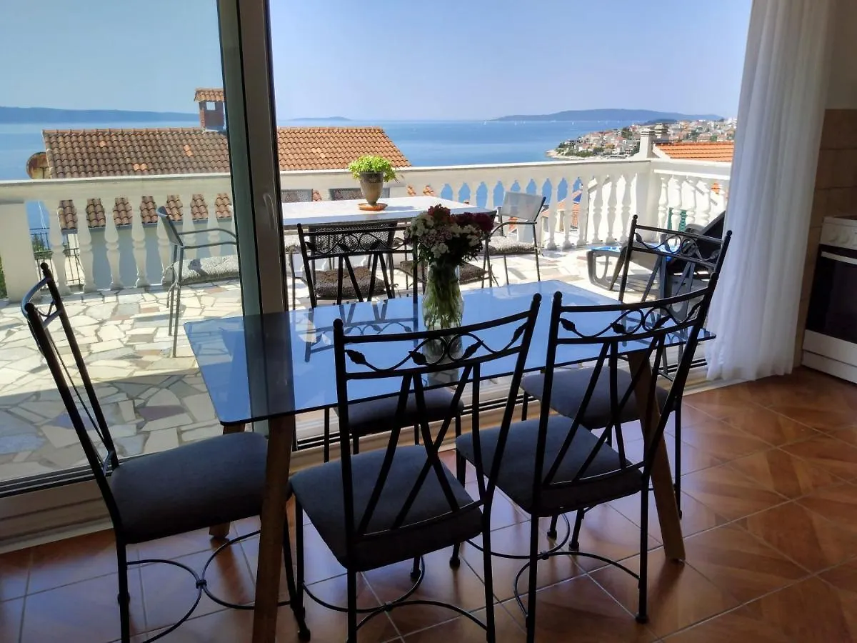 Villa Grande Vista - Spacious 3 Bedroom Apartment With Large Terrace And Fantastic Sea View Trogir 0*,  Croatia