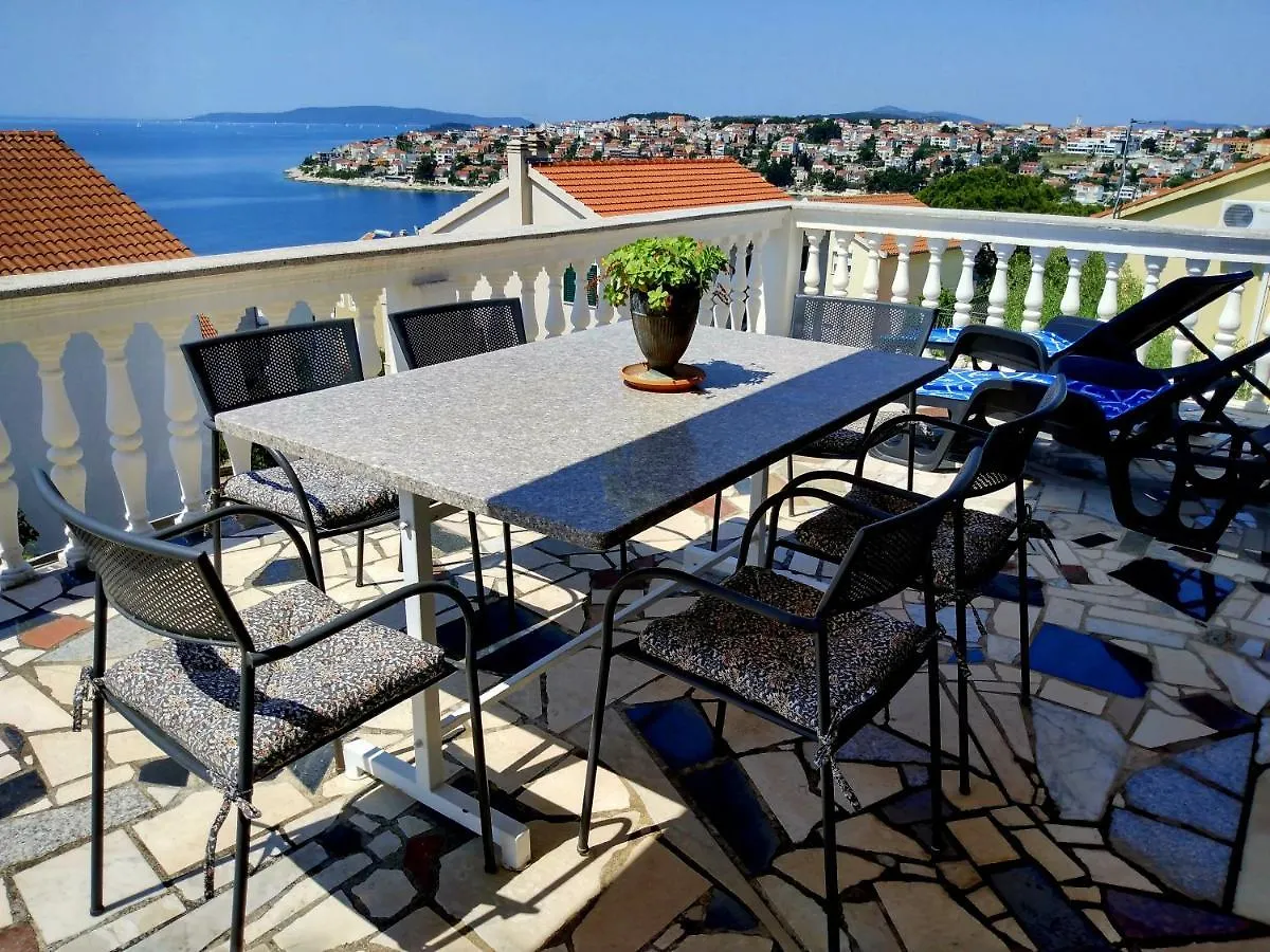 Villa Grande Vista - Spacious 3 Bedroom Apartment With Large Terrace And Fantastic Sea View Trogir