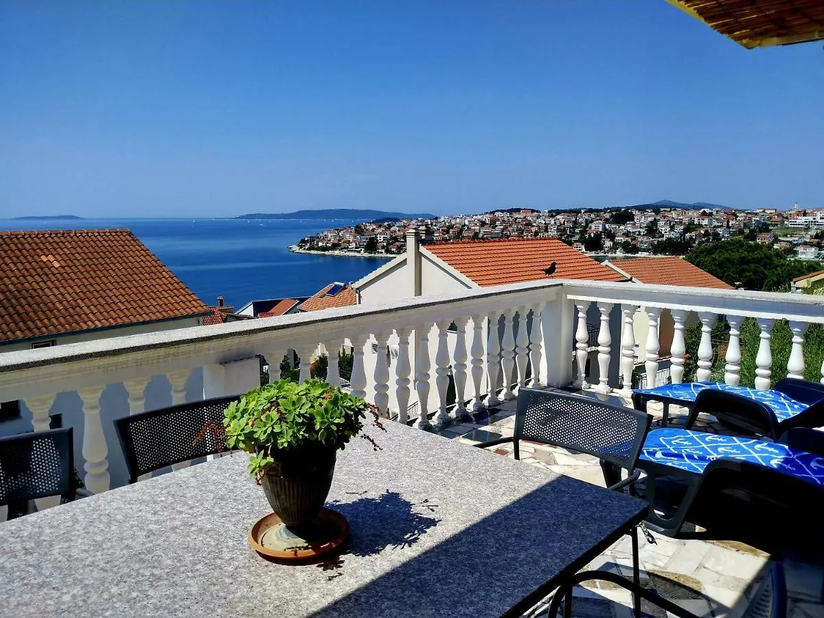 Villa Grande Vista - Spacious 3 Bedroom Apartment With Large Terrace And Fantastic Sea View Trogir