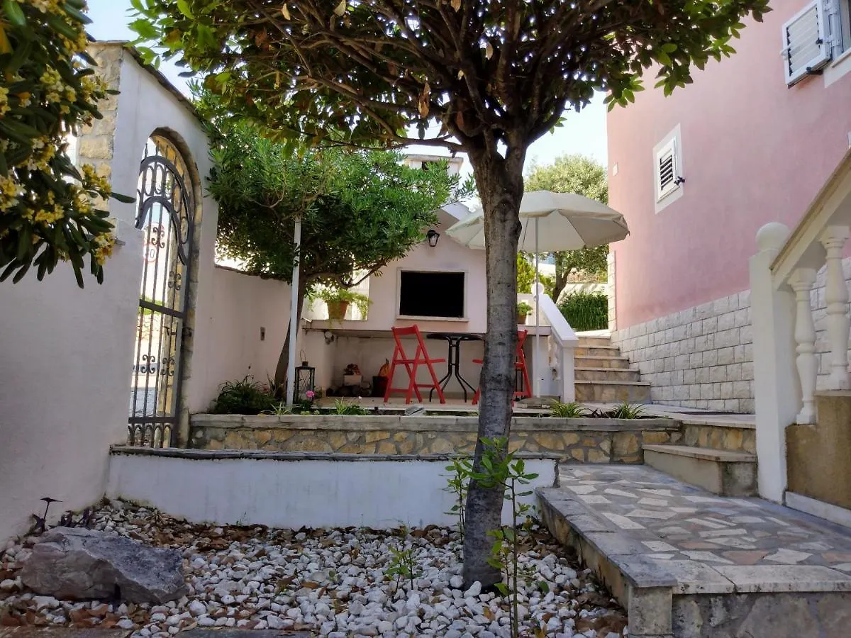 Villa Grande Vista - Spacious 3 Bedroom Apartment With Large Terrace And Fantastic Sea View Trogir