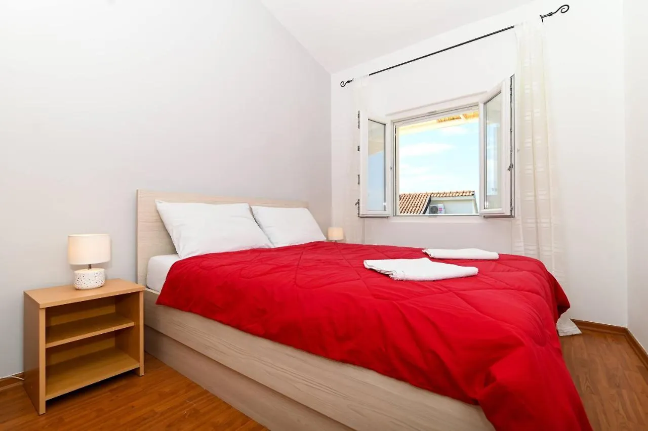 Villa Grande Vista - Spacious 3 Bedroom Apartment With Large Terrace And Fantastic Sea View Trogir
