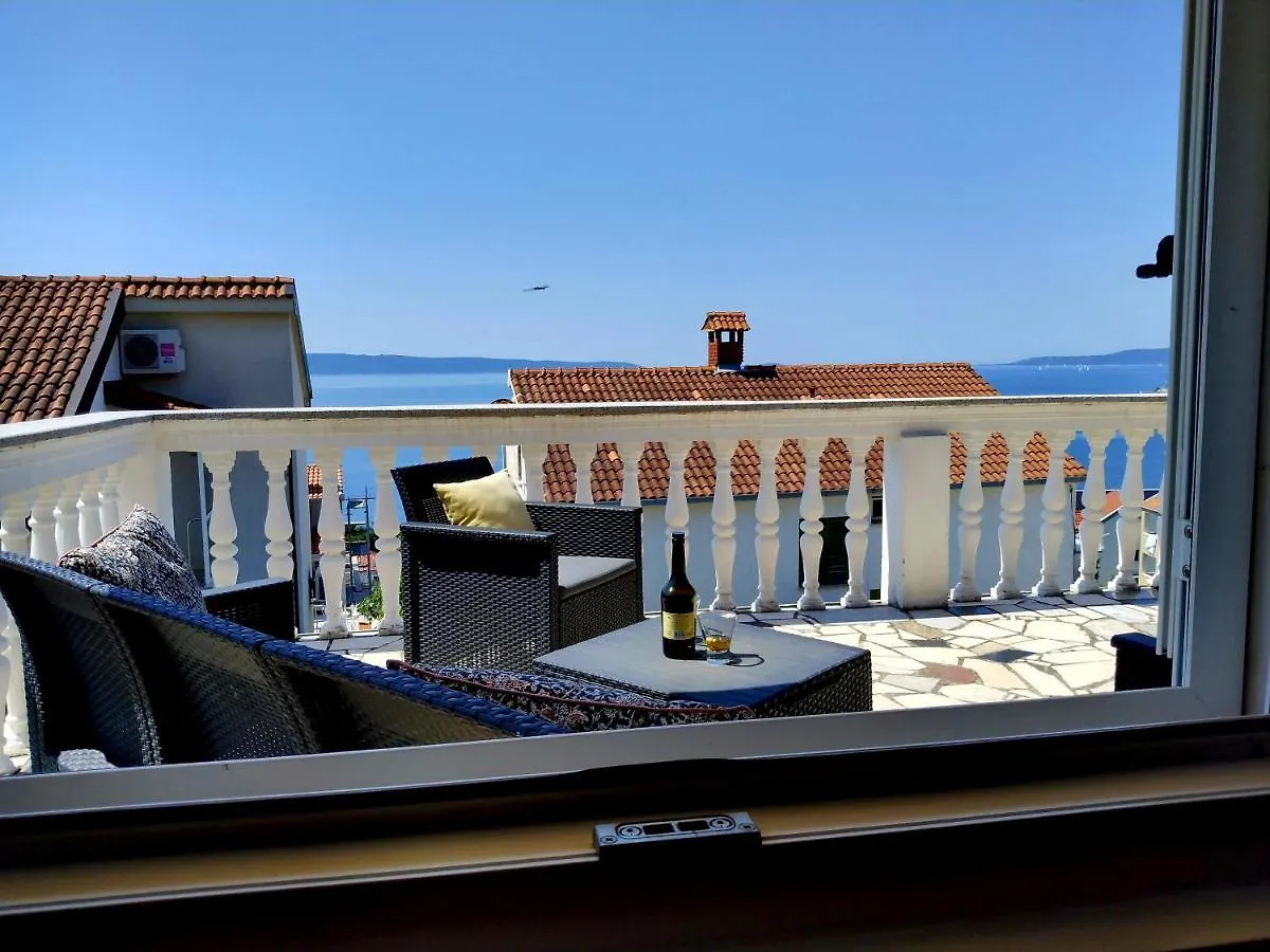 Villa Grande Vista - Spacious 3 Bedroom Apartment With Large Terrace And Fantastic Sea View Trogir