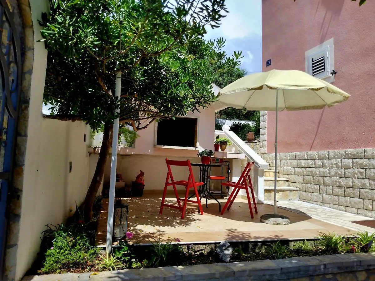 Villa Grande Vista - Spacious 3 Bedroom Apartment With Large Terrace And Fantastic Sea View Trogir