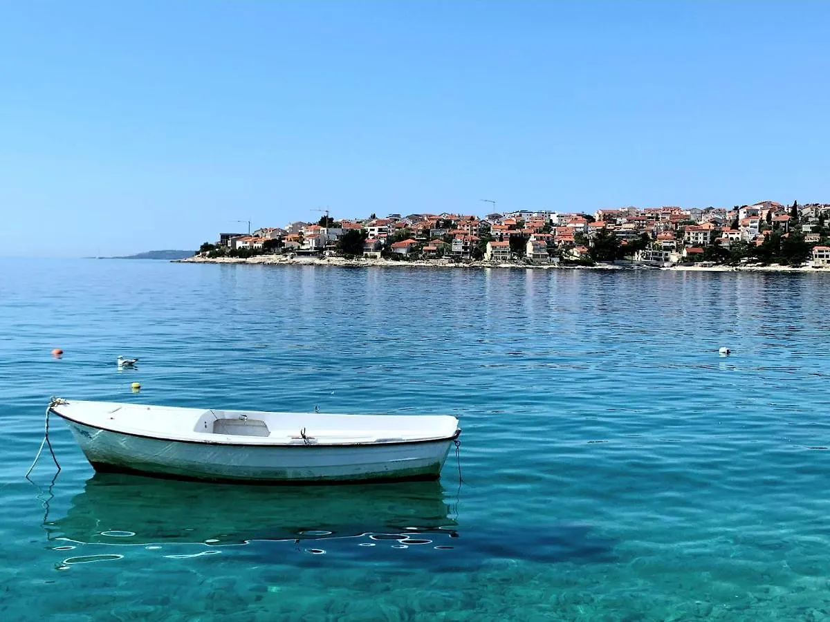 Villa Grande Vista - Spacious 3 Bedroom Apartment With Large Terrace And Fantastic Sea View Trogir