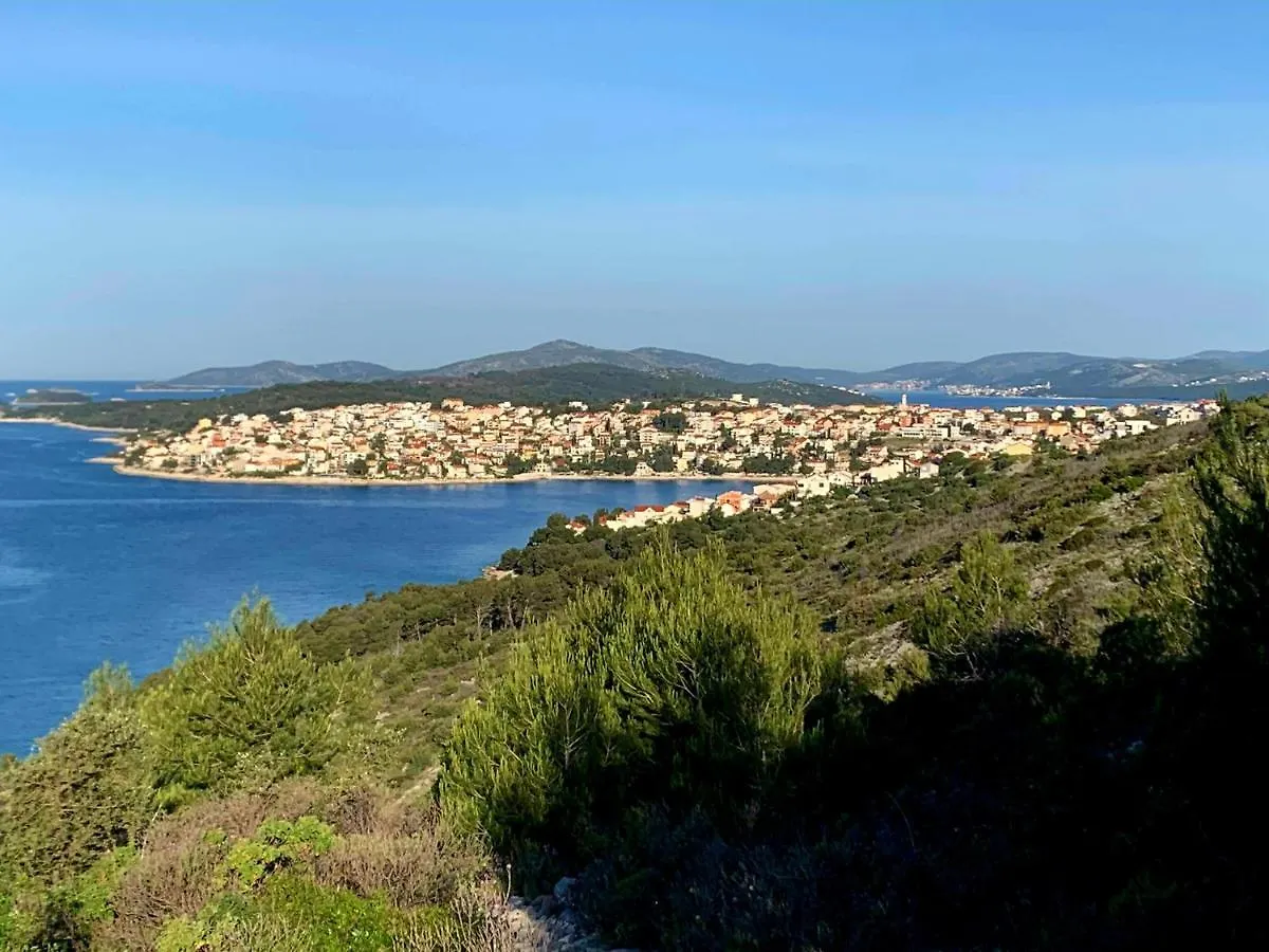 Villa Grande Vista - Spacious 3 Bedroom Apartment With Large Terrace And Fantastic Sea View Trogir