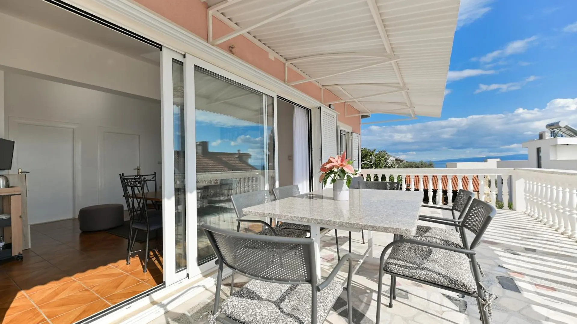 Villa Grande Vista - Spacious 3 Bedroom Apartment With Large Terrace And Fantastic Sea View Trogir Croatia