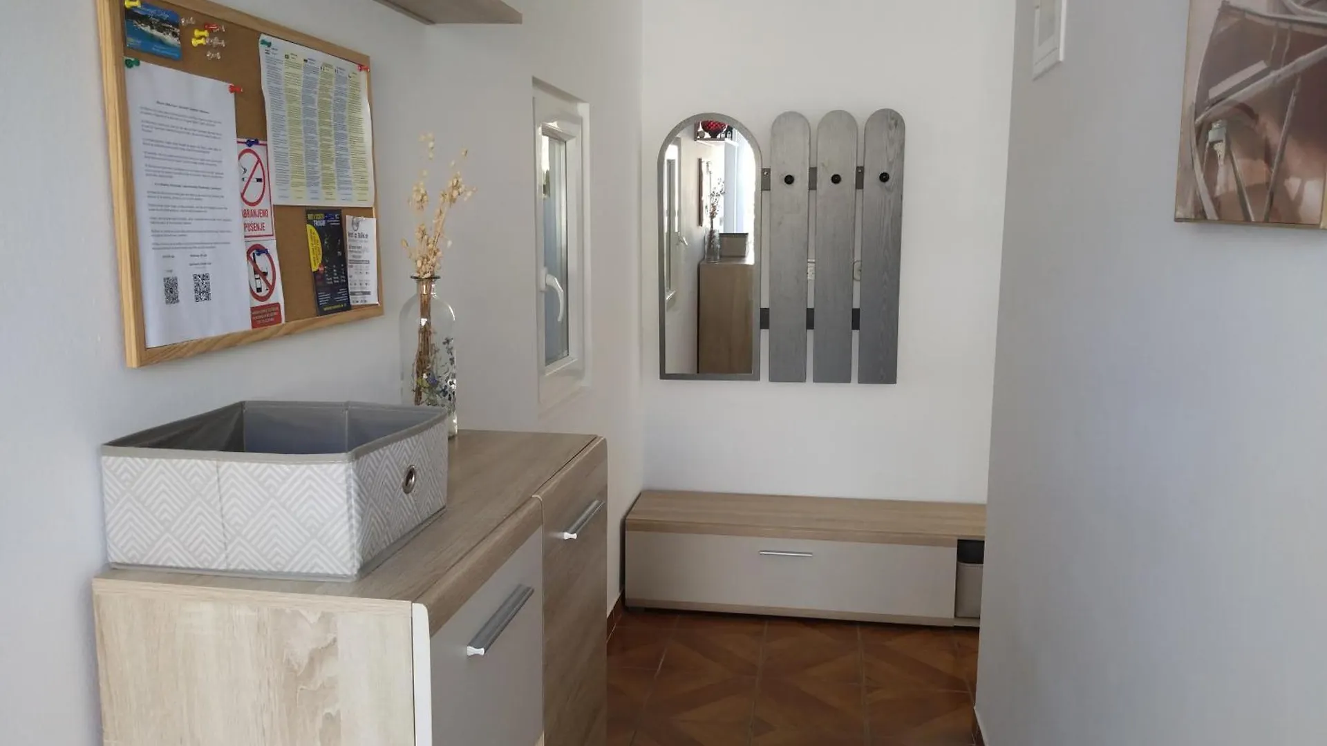 Villa Grande Vista - Spacious 3 Bedroom Apartment With Large Terrace And Fantastic Sea View Trogir
