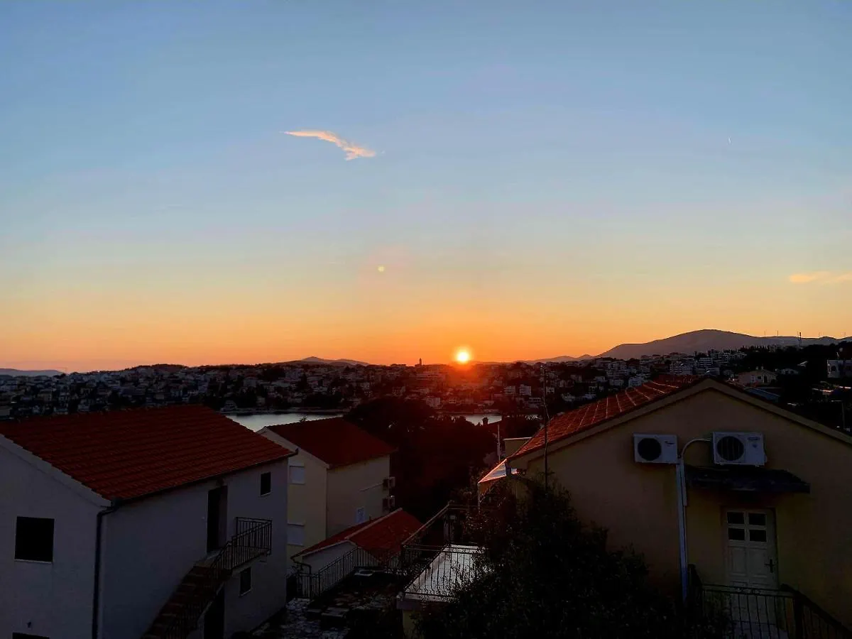 Villa Grande Vista - Spacious 3 Bedroom Apartment With Large Terrace And Fantastic Sea View Trogir Croatia