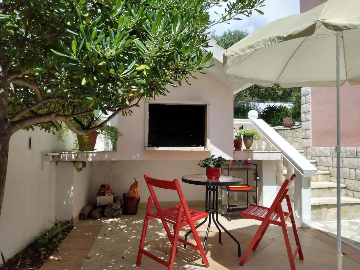 Villa Grande Vista - Spacious 3 Bedroom Apartment With Large Terrace And Fantastic Sea View Trogir