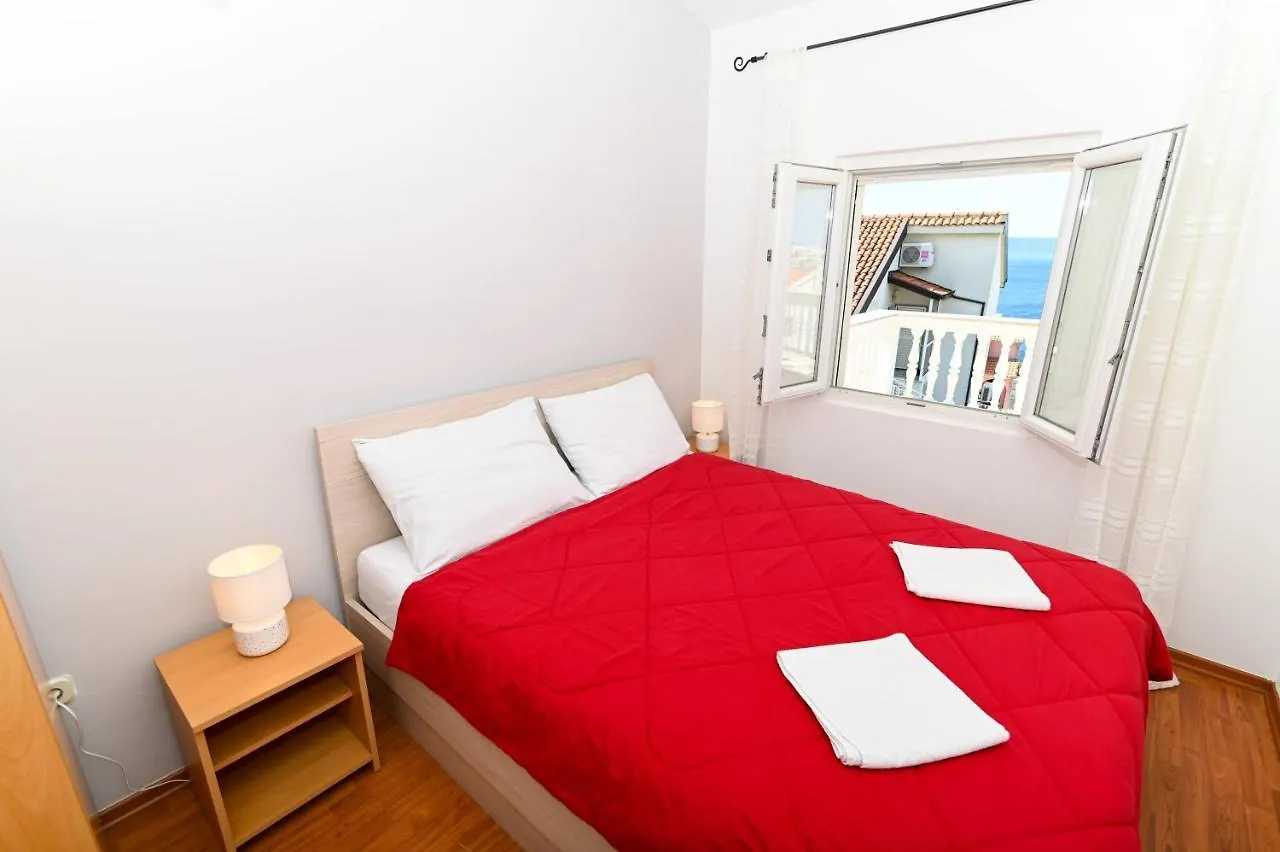 Villa Grande Vista - Spacious 3 Bedroom Apartment With Large Terrace And Fantastic Sea View Trogir