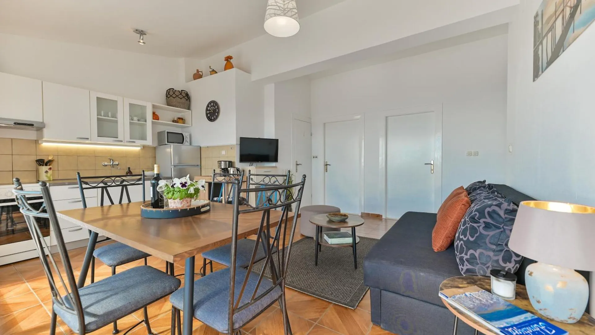 Villa Grande Vista - Spacious 3 Bedroom Apartment With Large Terrace And Fantastic Sea View Trogir